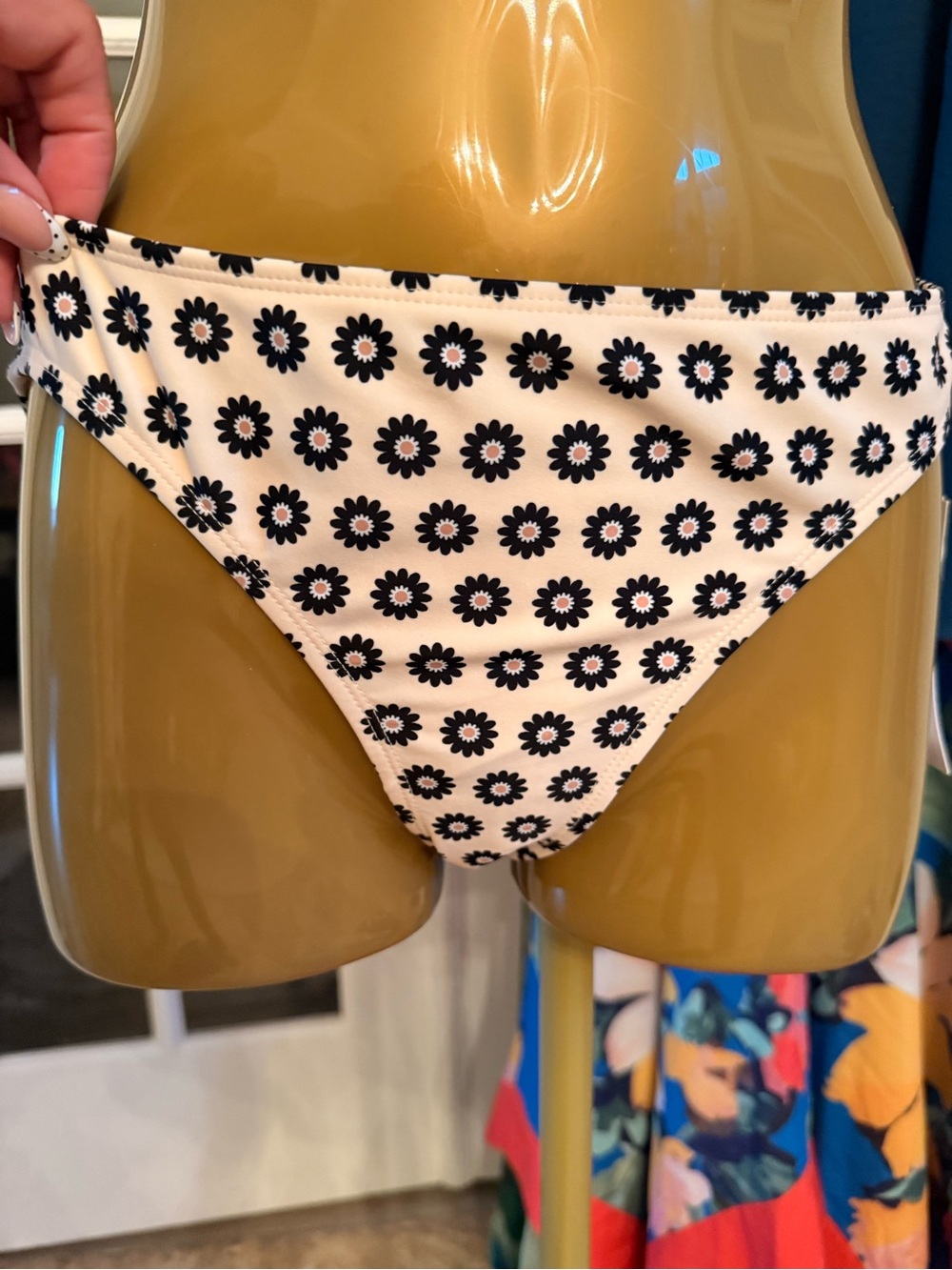 Salt + Cove Black and White Daisy Bikini Bottoms - M